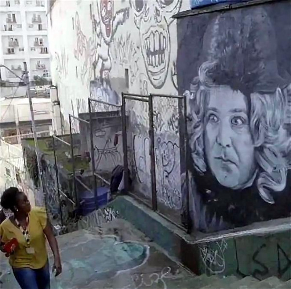 Мем: Уличный портрет донны Розы в Сан-Паулу, Бразилия., Criptor