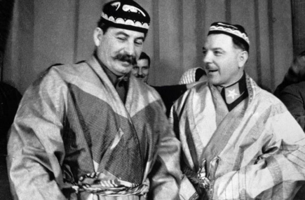 Мем: Отцы Равшана и Джамшута веселятся на стройке СССР., fpfhn