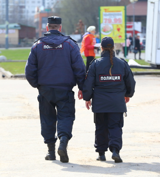 Мем: Полтора полицейских, Брюттон