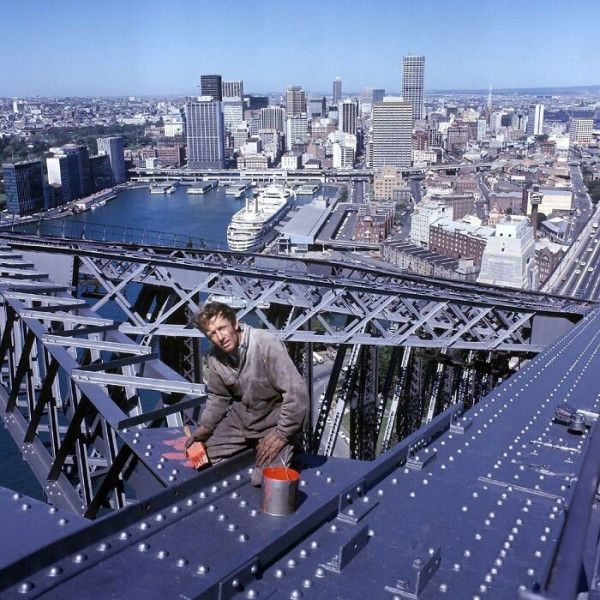 Мем: 1971 год. Монтажник-высотник. Мост Харбор-Бридж в Сиднее., Брюттон