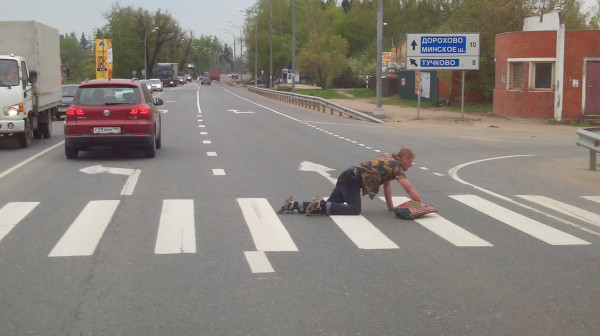 Мем: Пешеходный переполз, redaktor