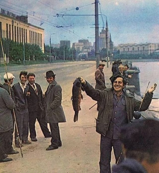 Мем: Время, когда в Москве-реке ловили рыбу, СССР, 1971 год., Брюттон