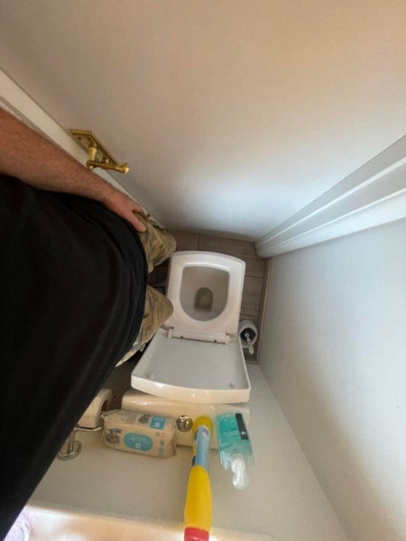 Мем: Туалет в квартире кризисных времен (вид сверху), beauty_foo_ll