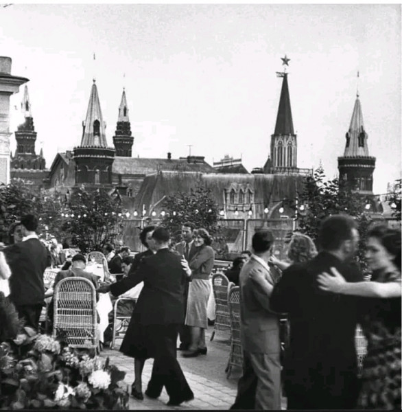 Мем: На веранде гостиницы "Москва". 1955 год, Оби Ван Киноби