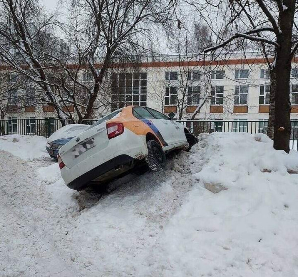 Мем: Удачно припарковался, Табуреткин