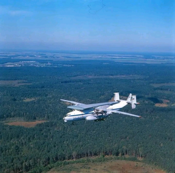 Мем: 1991 год.  Транспортный самолёт АН-22ПЗ, переоборудованный для перевозки крыльев к самолётам АН-124 "Руслан"., Оби Ван Киноби