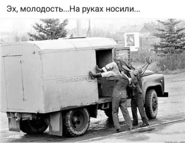 Мем: Обслуживание в СССР, было на высшем уровне., комент