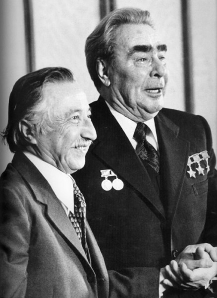 Мем: Встреча Леонида Брежнева с Луисом Корваланом 1976 г., Hendry