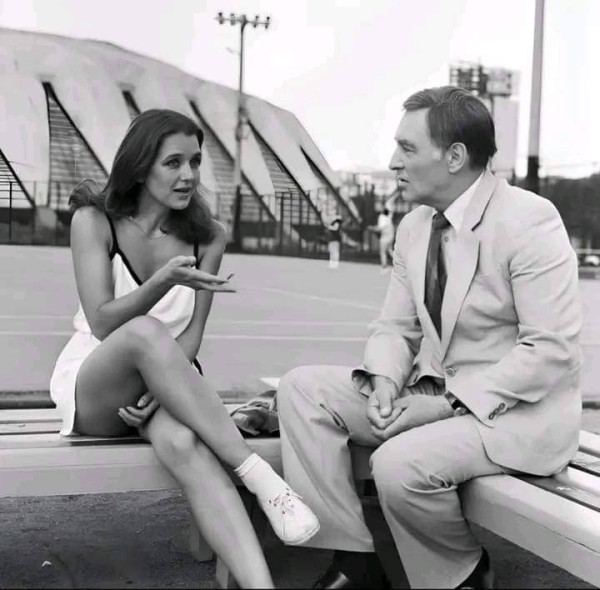 Мем: Когда вы не Штирлиц и не Бонасье, а просто два советских актёра, пытающихся вспомнить, в каком фильме они на самом деле, Вовочка059