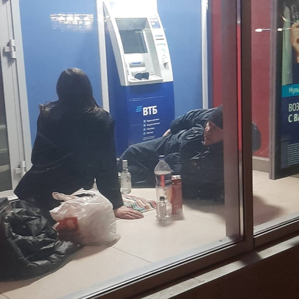 Мем: Это могли быть мы с тобой, но у тебя Сбер..., henh