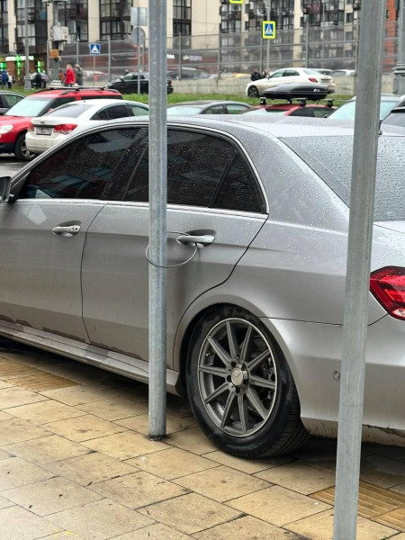 Мем: В одном из столичных ЖК изобрели инновационный способ защиты от эвакуаторщиков., henh