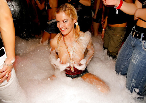 Мем: После пенной вечеринки