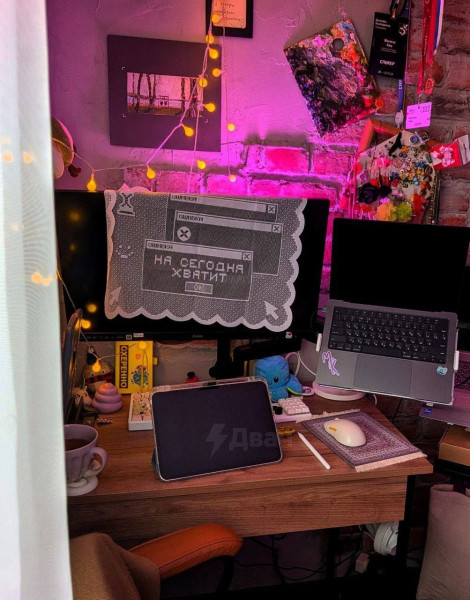 Мем: Каждому из нас нужна такая салфетка для монитора, henh