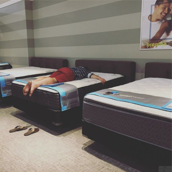 Мем: В День матраса