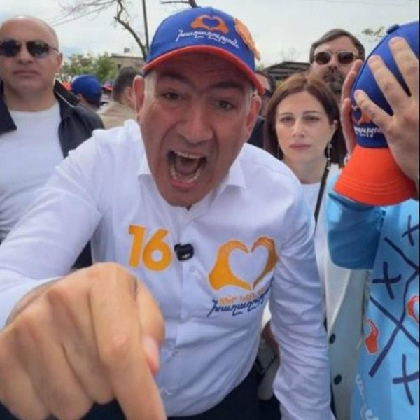 Мем: – Голосуй за меня, мразь!, Юрий Небольсин Мем: – Голосуй за меня, мразь!, Юрий Небольсин