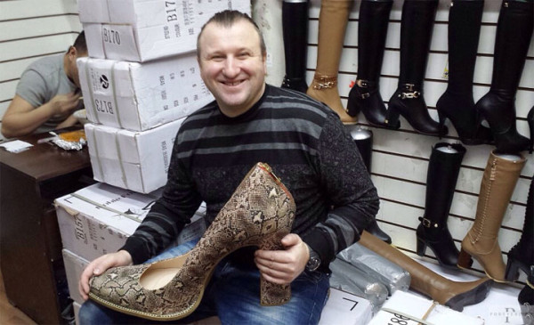 Мем: В обувном магазине