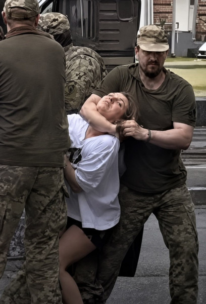 Мем: И все подумали «Слава Украине!», Максим Камерер Мем: И все подумали «Слава Украине!», Максим Камерер