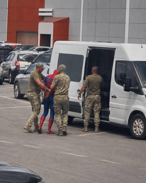 Мем: А Капитана Америку тоже забусярили?, Максим Камерер Мем: А Капитана Америку тоже забусярили?, Максим Камерер